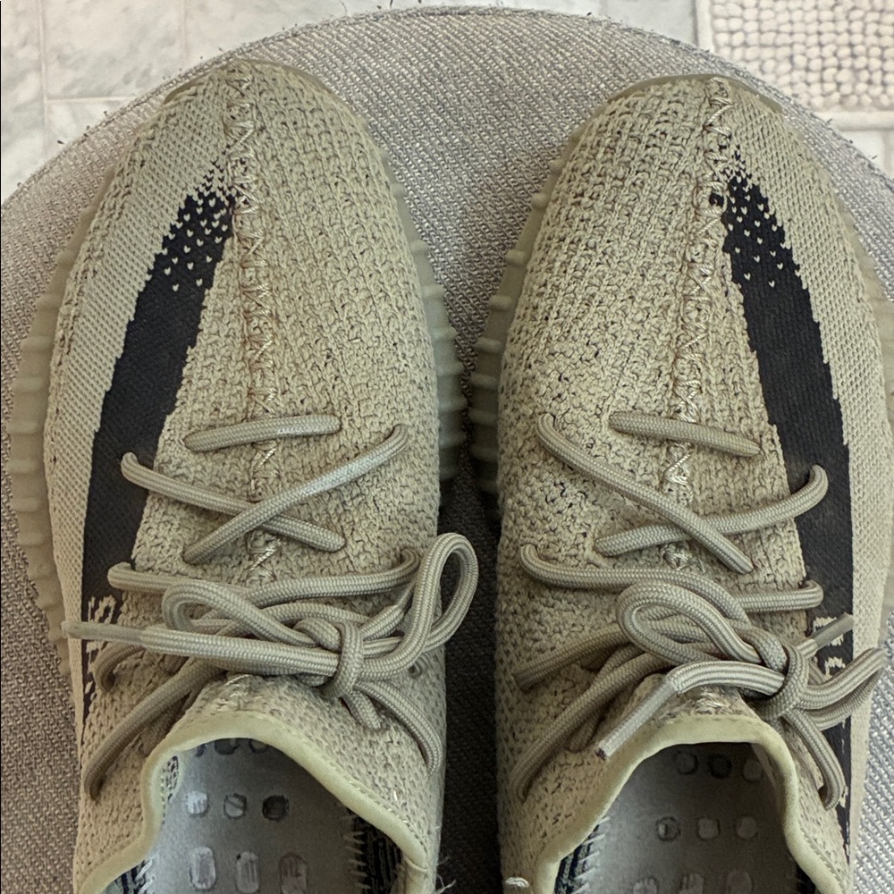Adidas Yeezy Boost 350 V2 - Picture 7 of 12